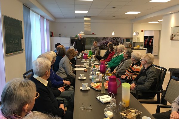 Bruno Depenbusch, Fachbereichsleiter Pflege, begrüßte die Caritas-Konferenzen in der Tagespflege Herzebrock.