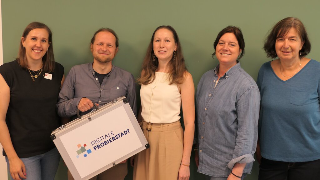 Gruppenbild des Teams von Caritas und VHS - 4 Frauen und ein 1 Mann